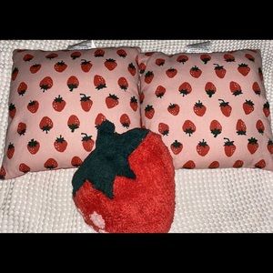 Strawberry decorative pillow bundle set